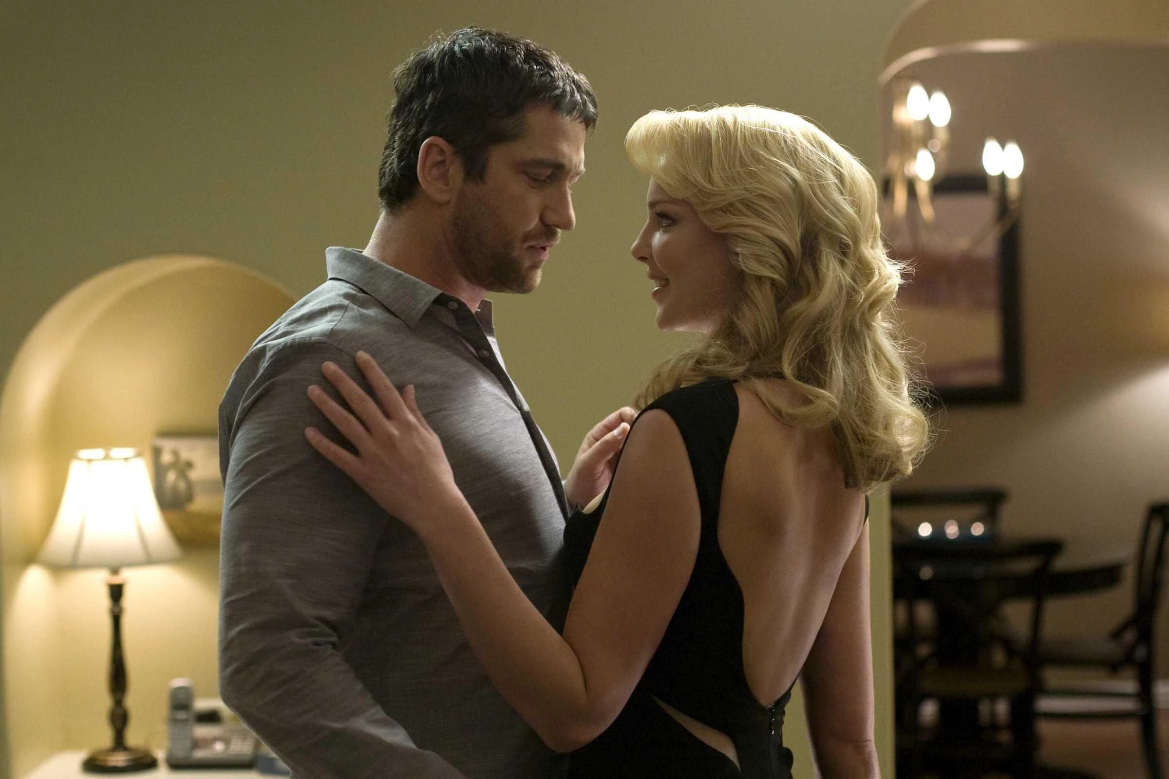 The Ugly Truth (2009) 2 - Movies Like 27 Dresses